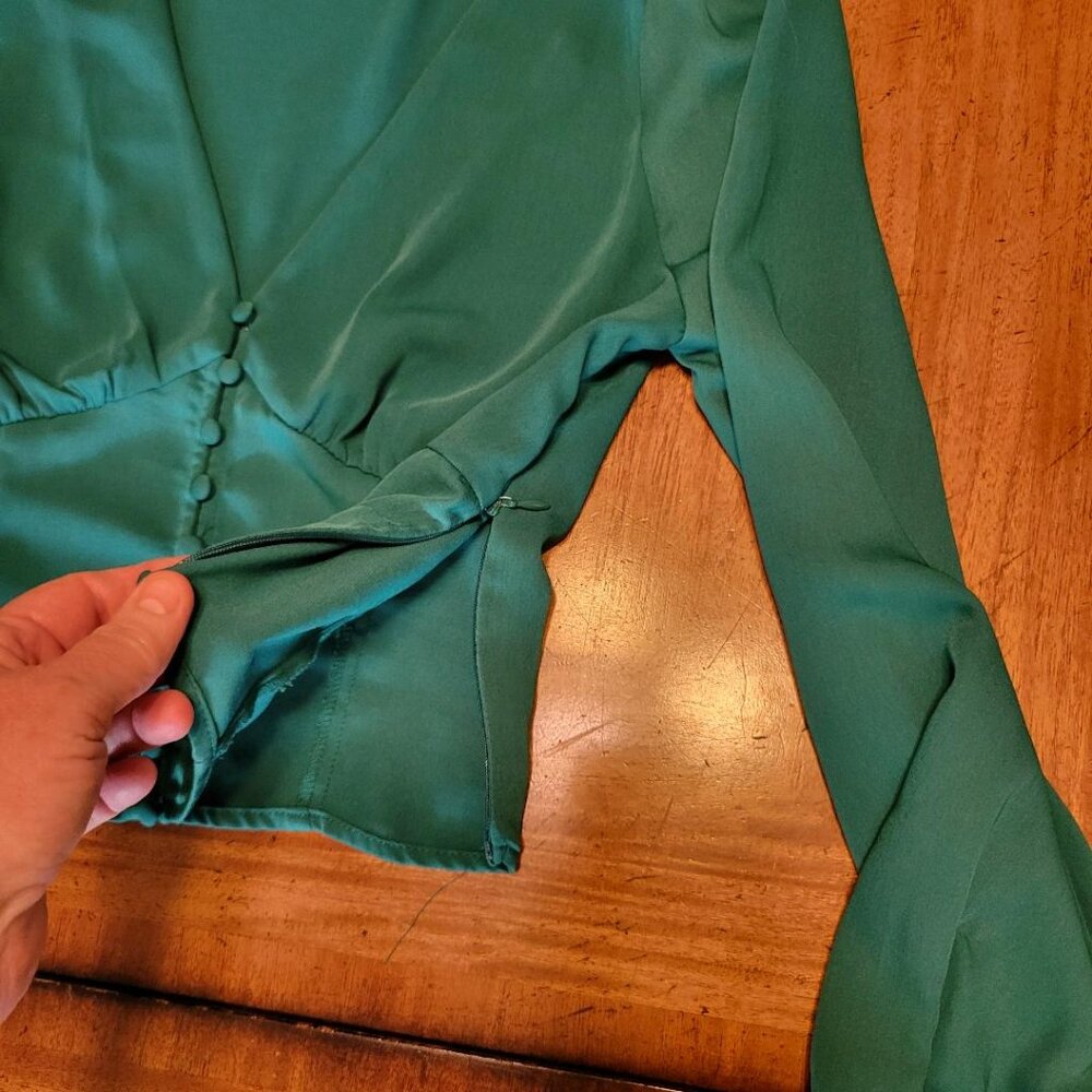 Forever 21 Green Satin Cropped Blouse - Picture 4 of 9